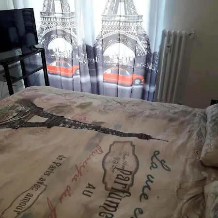 Claudia's Big Sea Apartment